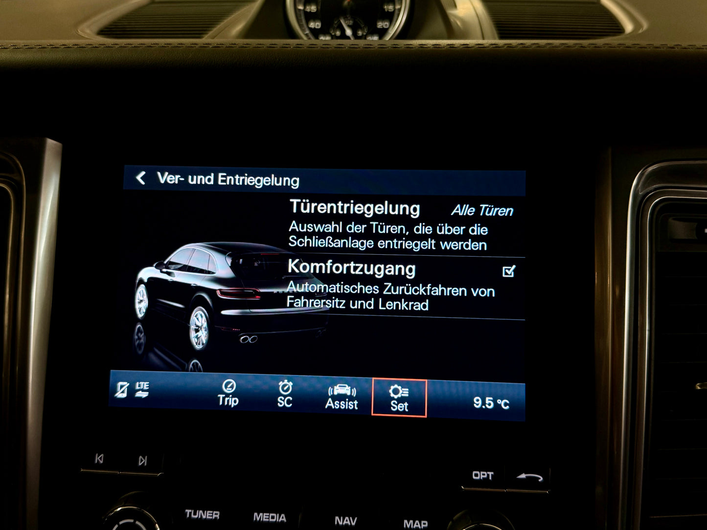 Porsche Macan 2.0 SPORTCHRONO SPORTDESIGN BOSE AHK 360CAM