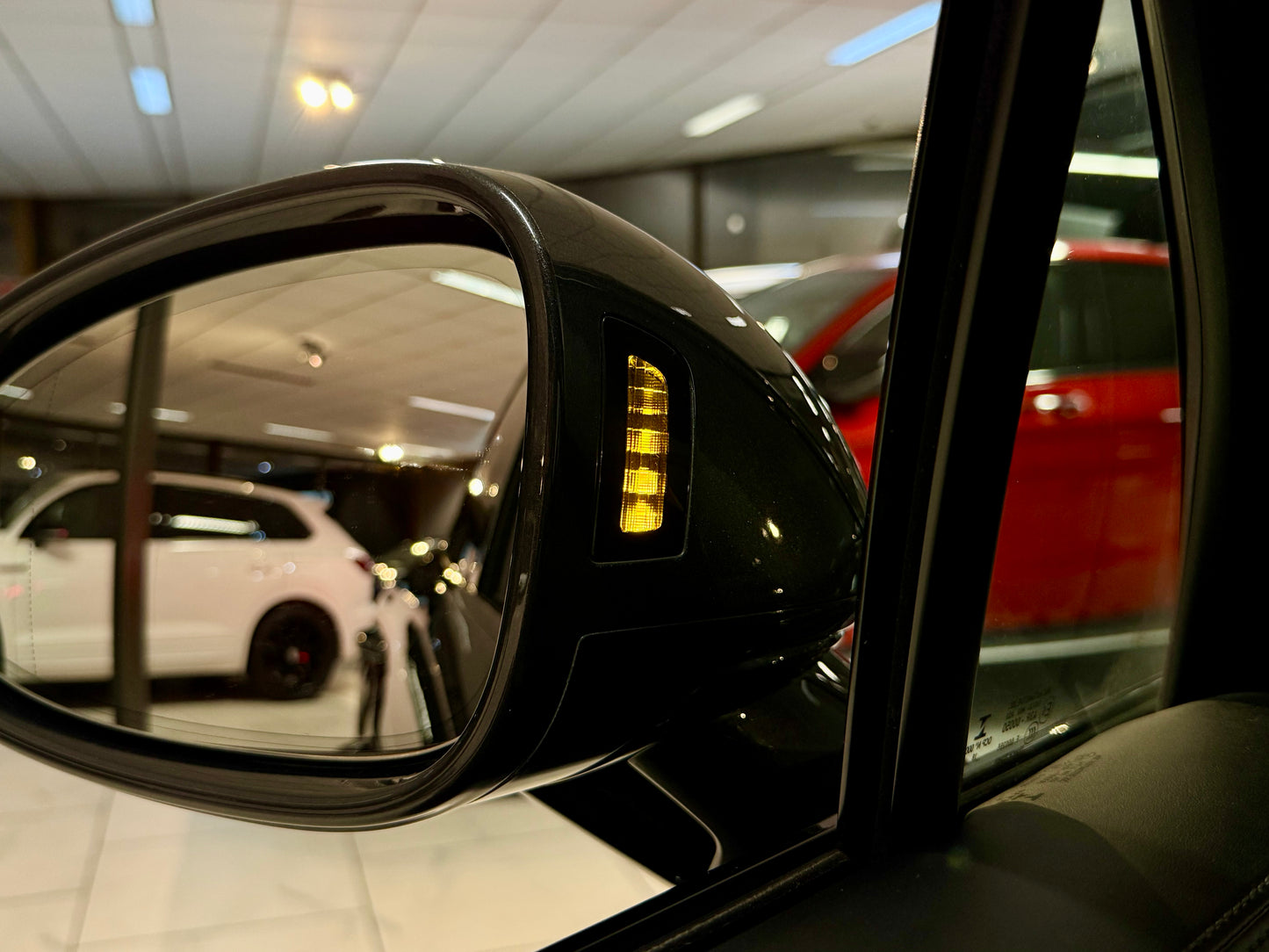 Porsche Macan 2.0 SPORTCHRONO SPORTDESIGN BOSE AHK 360CAM