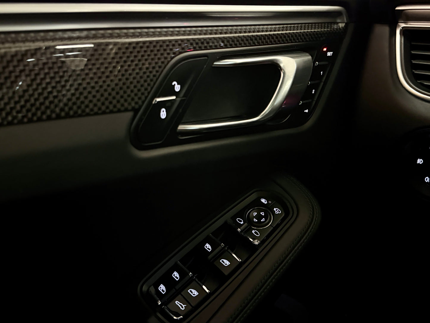 Porsche Macan 2.0 SPORTCHRONO SPORTDESIGN BOSE AHK 360CAM