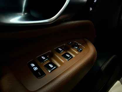 Volvo XC90 2.0 D5 AWD LEDER NAVI AHK STANDHZG CAM PDC