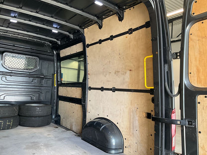 Volkswagen Crafter 2.0 TDI L3H3 NAVI AHK KLIMA SHZ CAM 3,5t