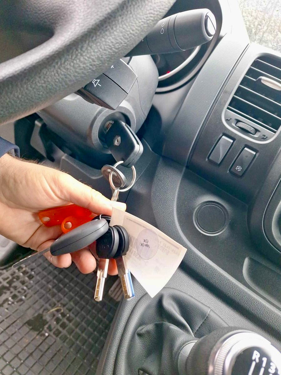 Renault Trafic 2.0 dCi L1H2 HOCH 3,0t KLIMA PDC 3SITZER