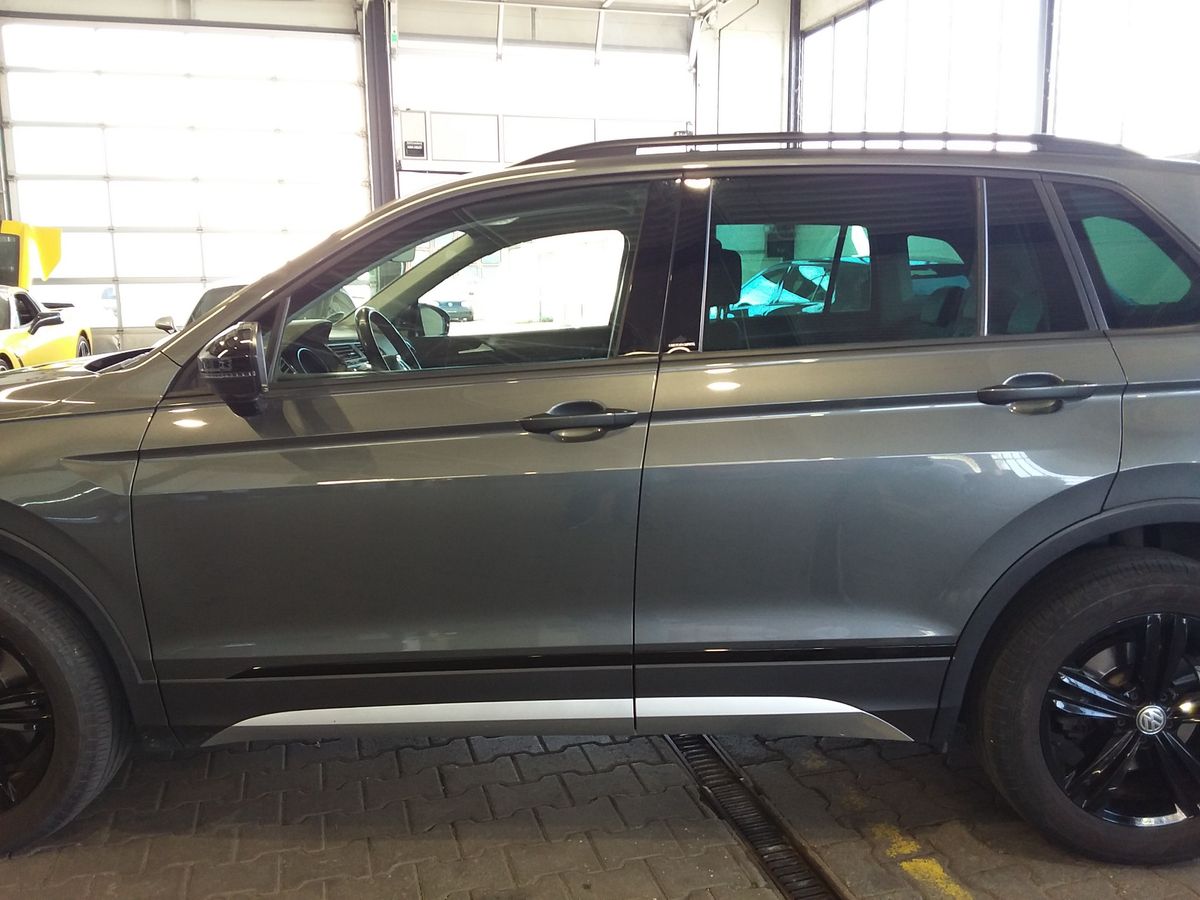 Volkswagen Tiguan 2.0 TDI 4M OFFROAD LEDER NAVI LED AHK 360