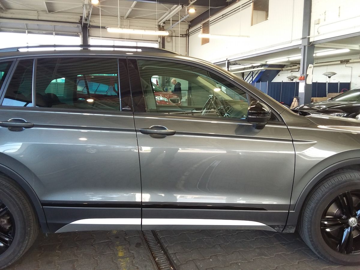 Volkswagen Tiguan 2.0 TDI 4M OFFROAD LEDER NAVI LED AHK 360