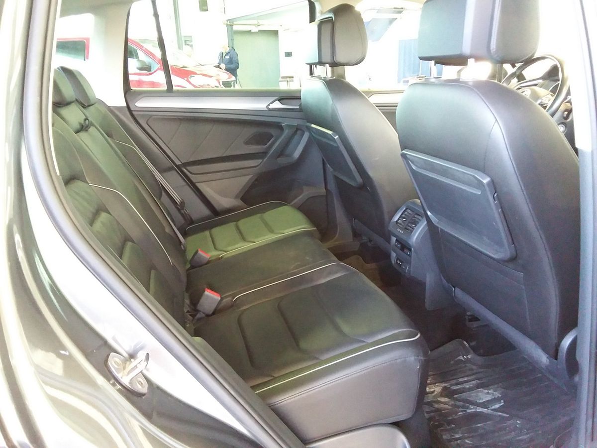 Volkswagen Tiguan 2.0 TDI 4M OFFROAD LEDER NAVI LED AHK 360