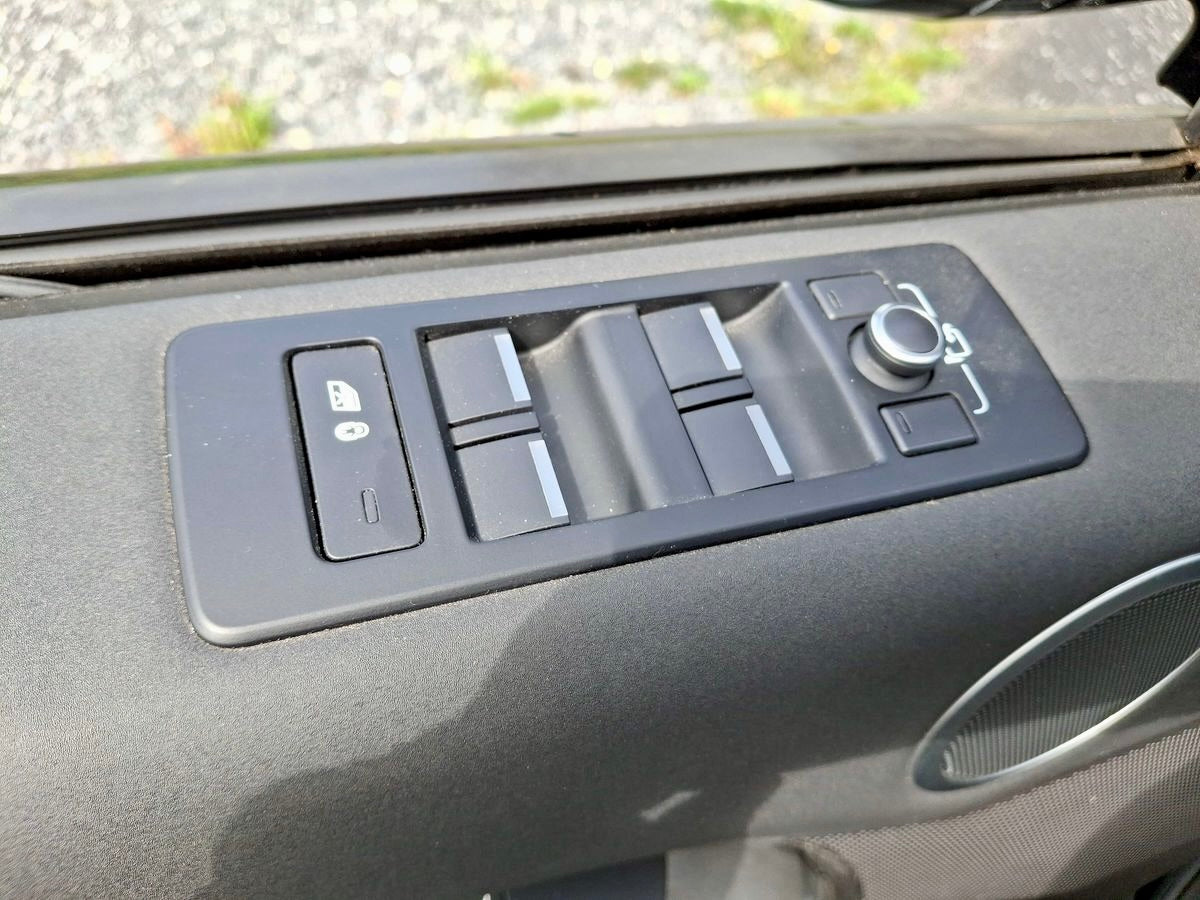 Land Rover Discovery 3.0 D LEDER AHK LED LUFT PANO CAM SHZ